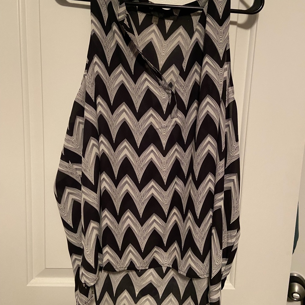 Fun 4X patterned tank. Slightly longer in the back.